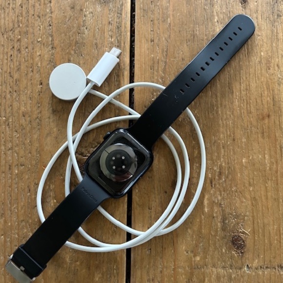 Apple Watch 8 GPS Aluminum 45MM - Picture 3 of 5